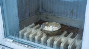 Směs sody a octa za radiátorem? Ušetříte 30 % na topení