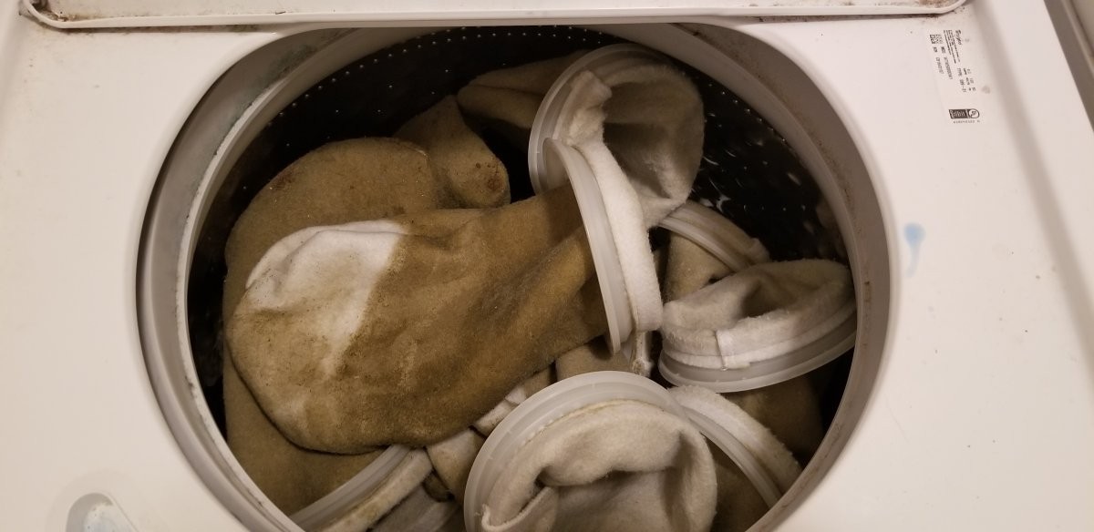 Staré ponožky jako filtry: Způsob, kterým se čistí voda bez nákupu kartridží