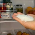 Sůl v ledničce pohlcuje zápachy líp než aktivní uhlí za 500 korun