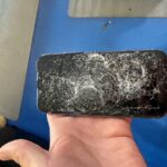 Vlhký papírový ručník na obrazovku: jednoduchý trik na škrábance