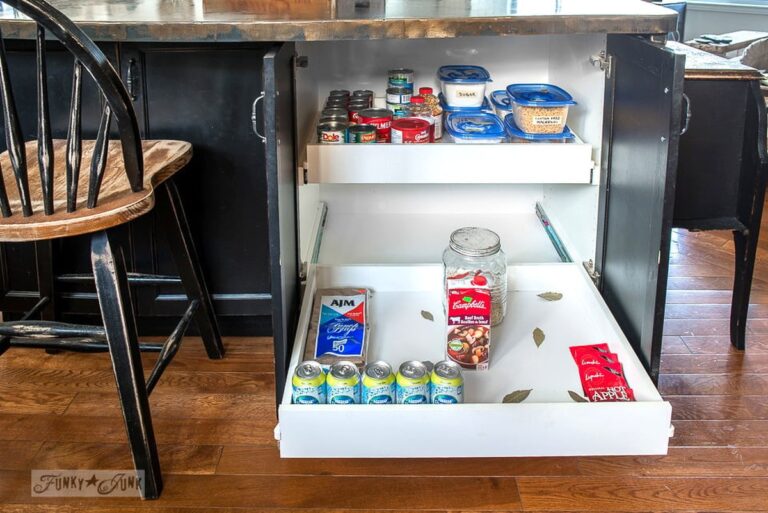 Vložte bobkový list do mouky: trik starý 100 let proti molům